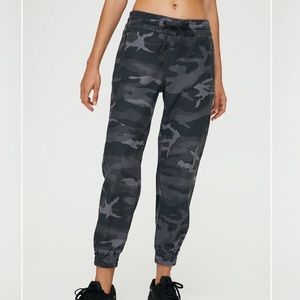 Aritzia // TNA Alix Pant